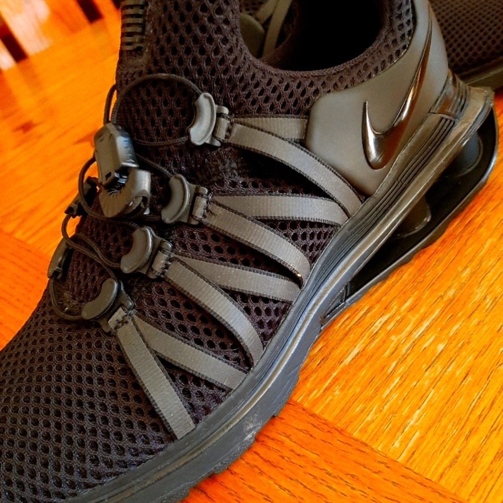 Nike shox gravity triple black